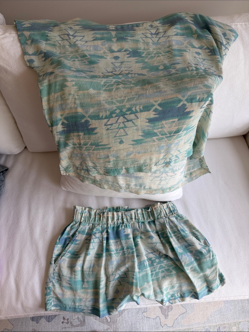 Faherty 100% silk Two-Piece Aztec Print Lounge Set in Teal & Cream